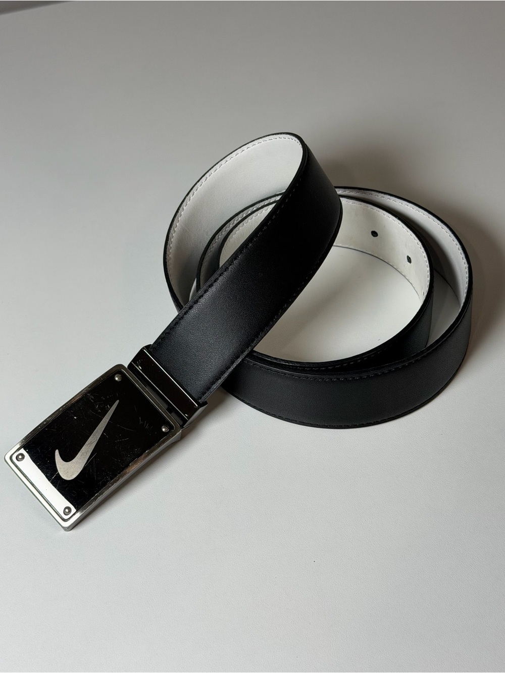Nike Black and White 34W Leather Belt with Swoosh Buckle Performance Golf
